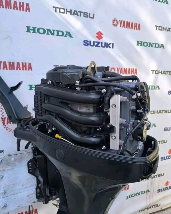 Suzuki 40HP Lean Burn marine engine with tiller control