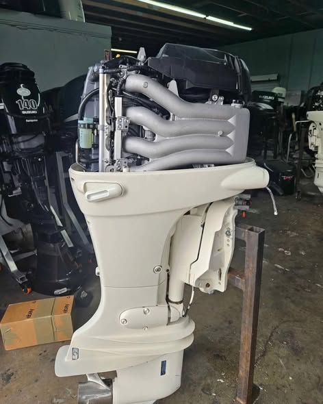 Suzuki 140HP inline four-cylinder marine engine side profile